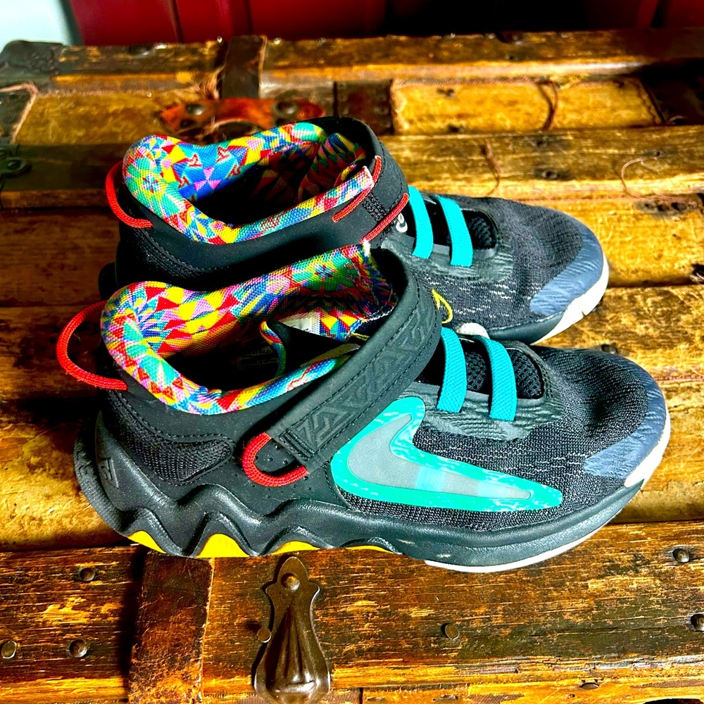 Boys size 2 Nike Basketball Sneakers